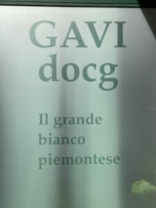 Der Gavi-Wein hat eine italienische DOCG Klassifizierung und folgerichtig ein eigenes Marketingbüro in Gavi